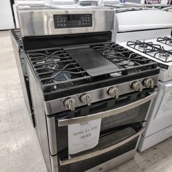 $1099(MSRP$1899, Save $800) GE Double Oven Gas Range With Air Fryer and Integrated Griddle