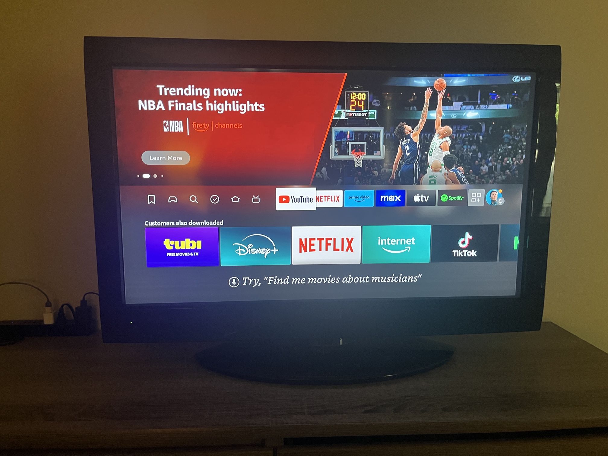 35 by 20 inch Toshiba TV
