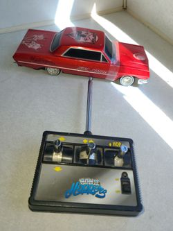 HOMIE HOPPERZ TOY CAR COLLECTOR'S...AS IN PICTURES WORKS GREAT TEST IT BEFORE YOU BUY IT...SE HABLA ESPANOL..CHECK OUT MY PAGE FOR MORE..