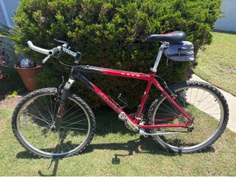 Vintage Schwinn Moab hardtail mountain bike from the late 1990s, likely featuring an aluminum frame and 26-inch https://offerup.com/redirect/?o=d2hlZW