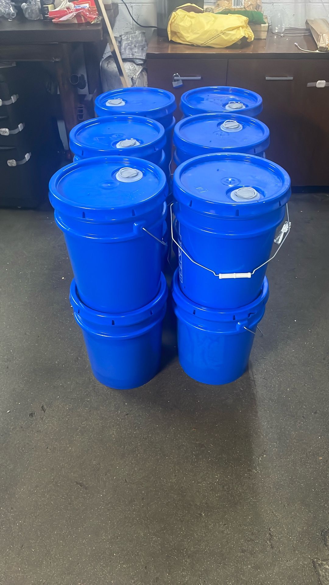 5 Gallons Pails Or Cubetas De 5 Gallons