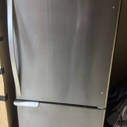 30 1/2 Wide Refrigerator 