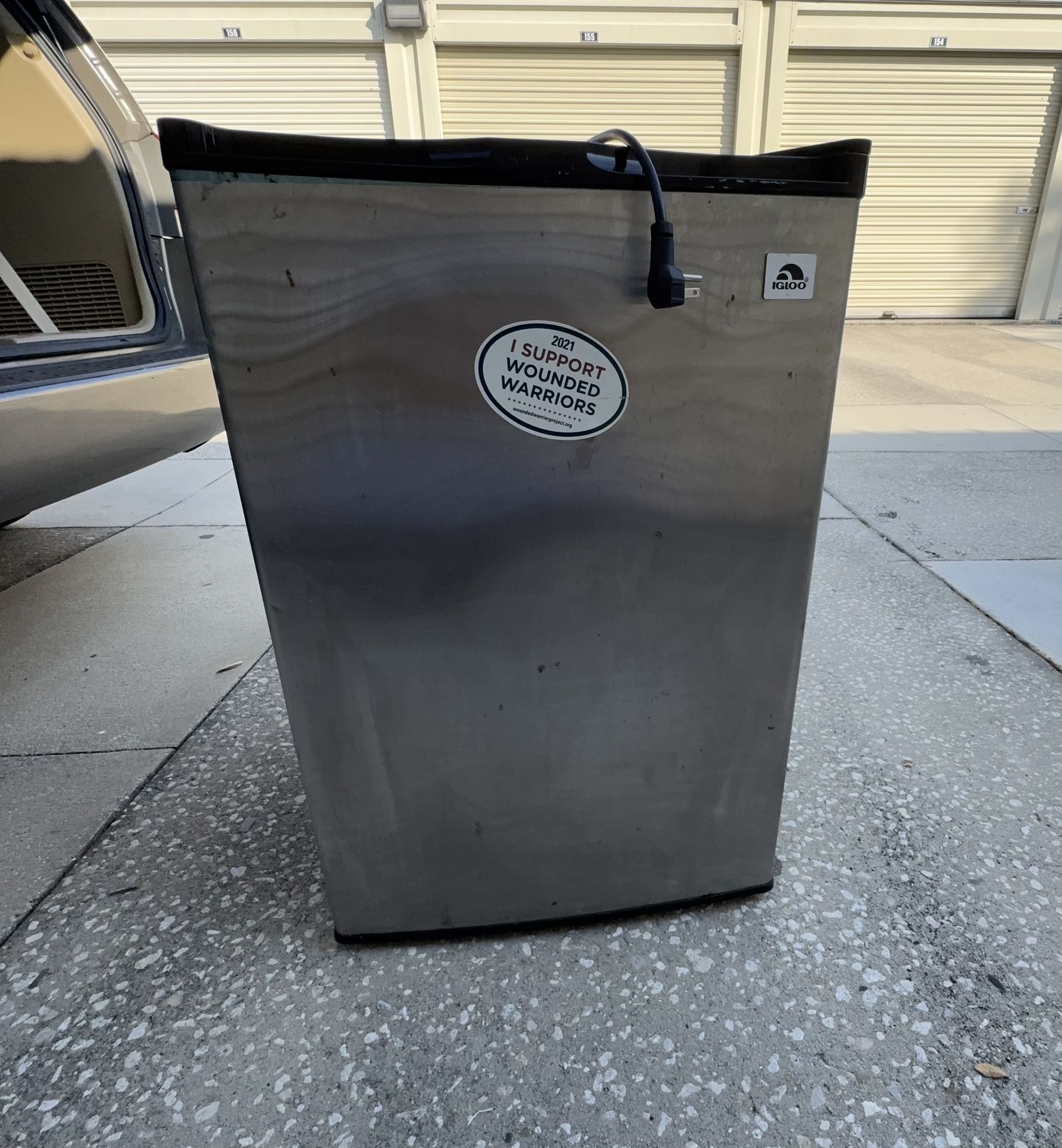 Igloo Stainless Mini Fridge Freezer – 3.2 cu ft – Works Great – Clean