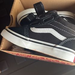 Vans- Black Low Top 6c