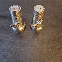 BRAND NEW Metal Bee Salt & Pepper Shaker Set