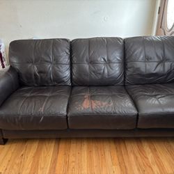 Macy’s Macy’s genuine leather 3 seater sofa, comfy and durable 