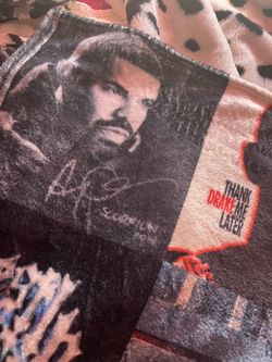 Drake female T-shirt with blanket