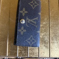 British New Circuit 1990S Louis Vuitton Four Ring Keychain