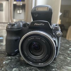 Fujifilm FinePix S5100 Black Digital Camera 10x Optical Zoom Used