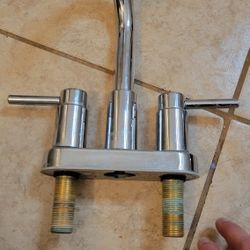 2 bathroom faucets 
