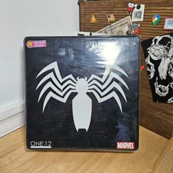 Mezco One:12 Symbiote Suit Spider-Man