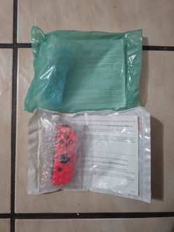 Nintendo Switch Joy-Con Pair in Neon Red / Neon Blue – Factory Refurbished by Nintendo & Sealed