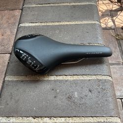 Fi’zi:k Cyclist 🚴‍♂️ Seat