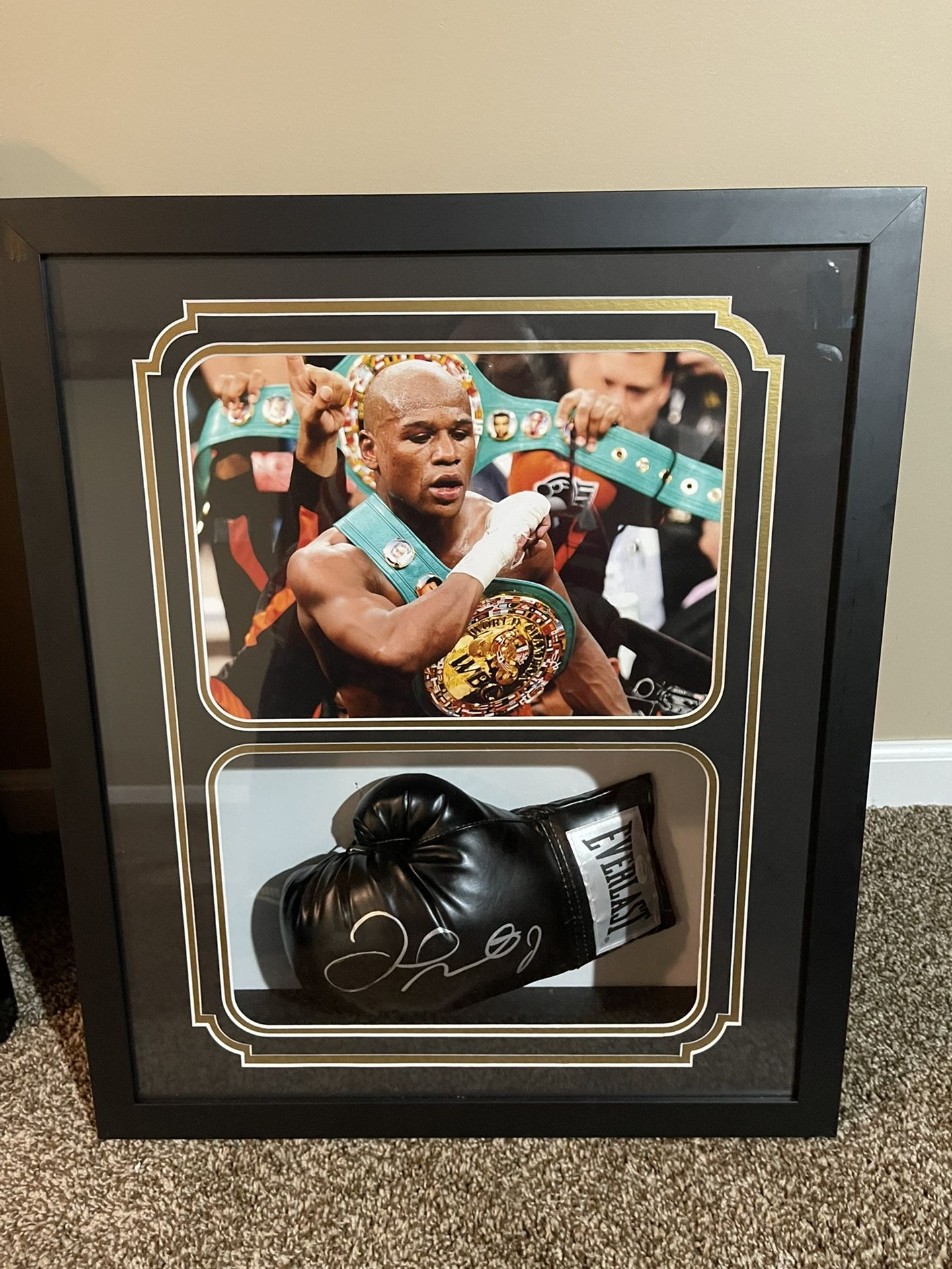 Floyd Mayweather Signed Boxing Glove !!!