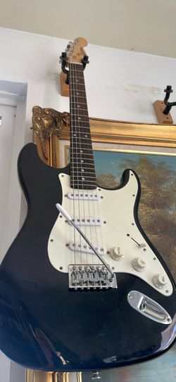Fender Stratocaster Classic Style Ariana With Tremolo Bar In Good Working Condion