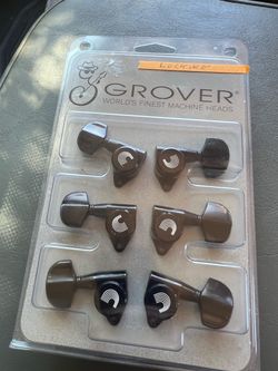 D’adario/Planet Waves Trimlock 3+3 tuning machines.