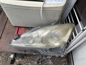 Is Lexus (06-08) Left Headlight Used