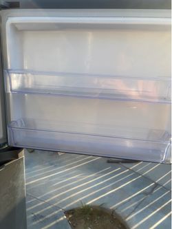 Refrigerator with the freezer