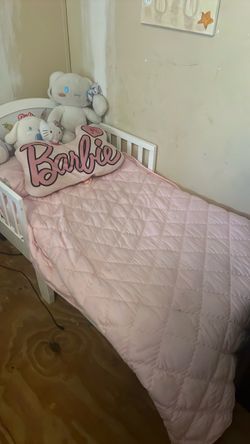 Toddler bed