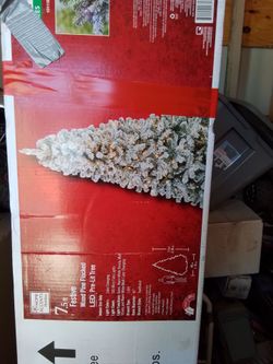 Home Accents Holiday 7.5 ft Flocked Pre-Lit Christmas Tree