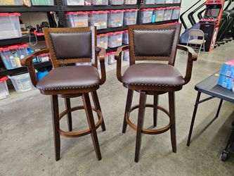 2 bar stools