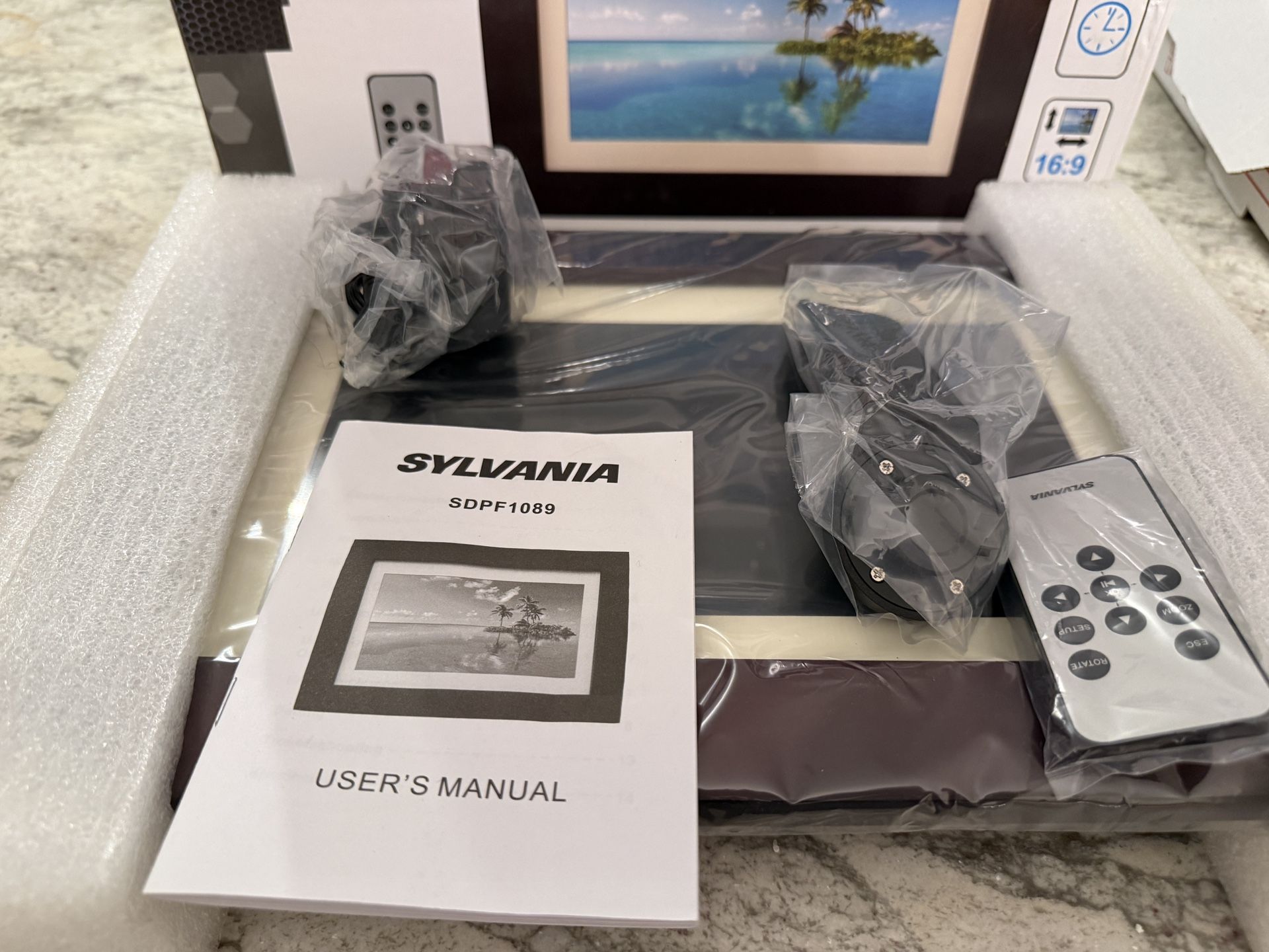 Sylvania 10" Digital Photo Frame – 2GB Memory, Remote, New (Box Damaged)