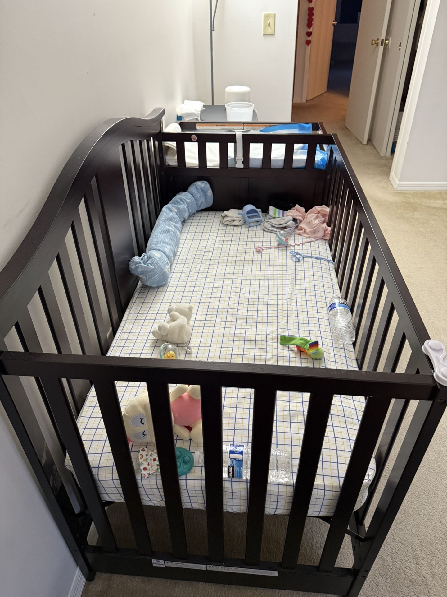 Crib in very good condition!