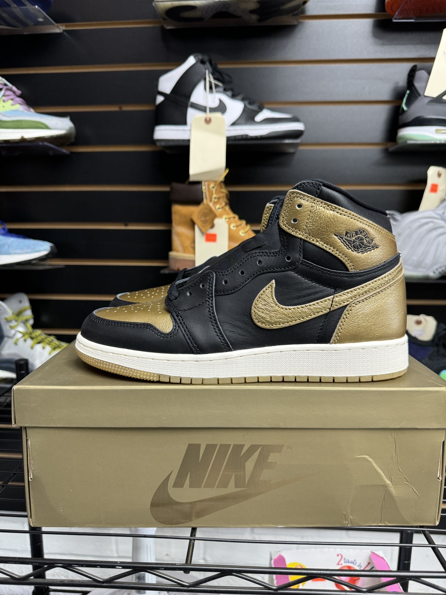 Jordan 1 Gold