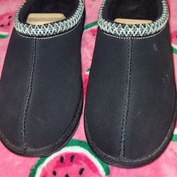 Size 6 Ugg Slippers 