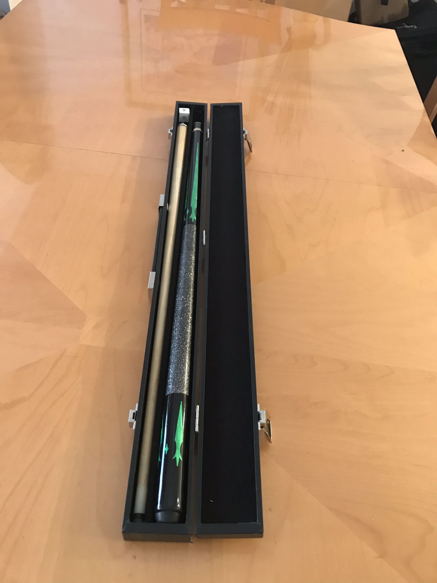 20oz - Lucky Cues by McDermott - Multi Color Points - Green/Black with Case. Excellent condition only used twice. No returns/ no refunds