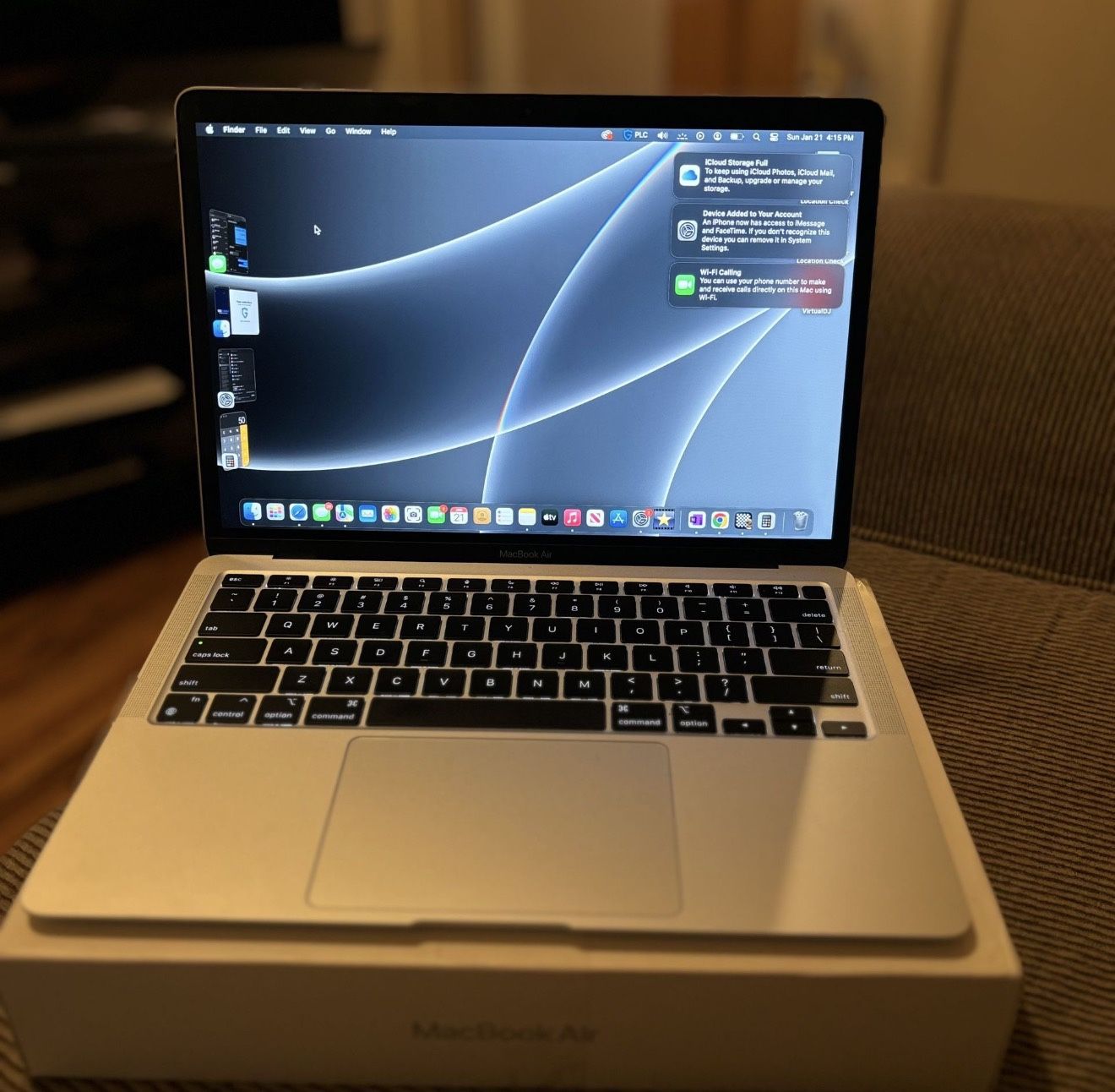 Apple 2020 MacBook Air Laptop M1 Chip, 13" Retina Display, 8GB RAM, 256GB SSD Storage, Backlit Keyboard, FaceTime HD Camera, Touch ID. Works with iPho