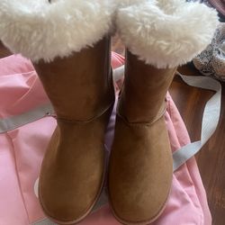 *Look* Cute Brown Boots