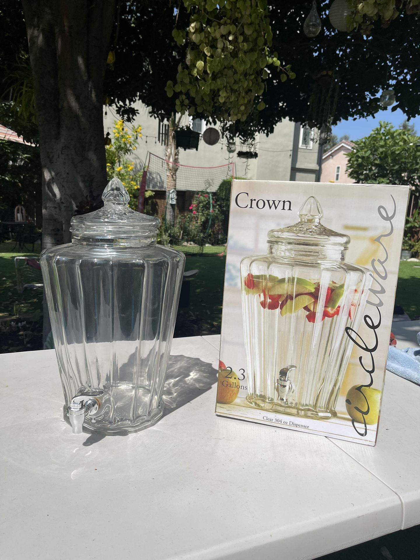 2.3 Gallon Dispenser For Parties.