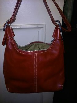 Coach red leather small purse. E053-9566