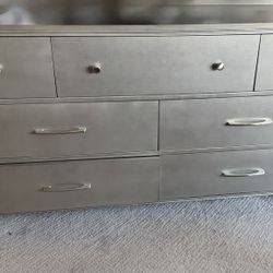 Pier 1 Imports Cecilia Gray Dresser & 2 Matching Nightstands - Excellent Condition!