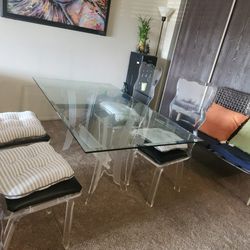 A strong and beautiful transparent acrylic dining table, four chairs and a glass table350$