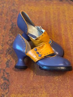 FlueVog “ZaZa” Mary Jane’s. Women’s 7.5