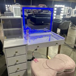 Hello Kitty Vanity Set