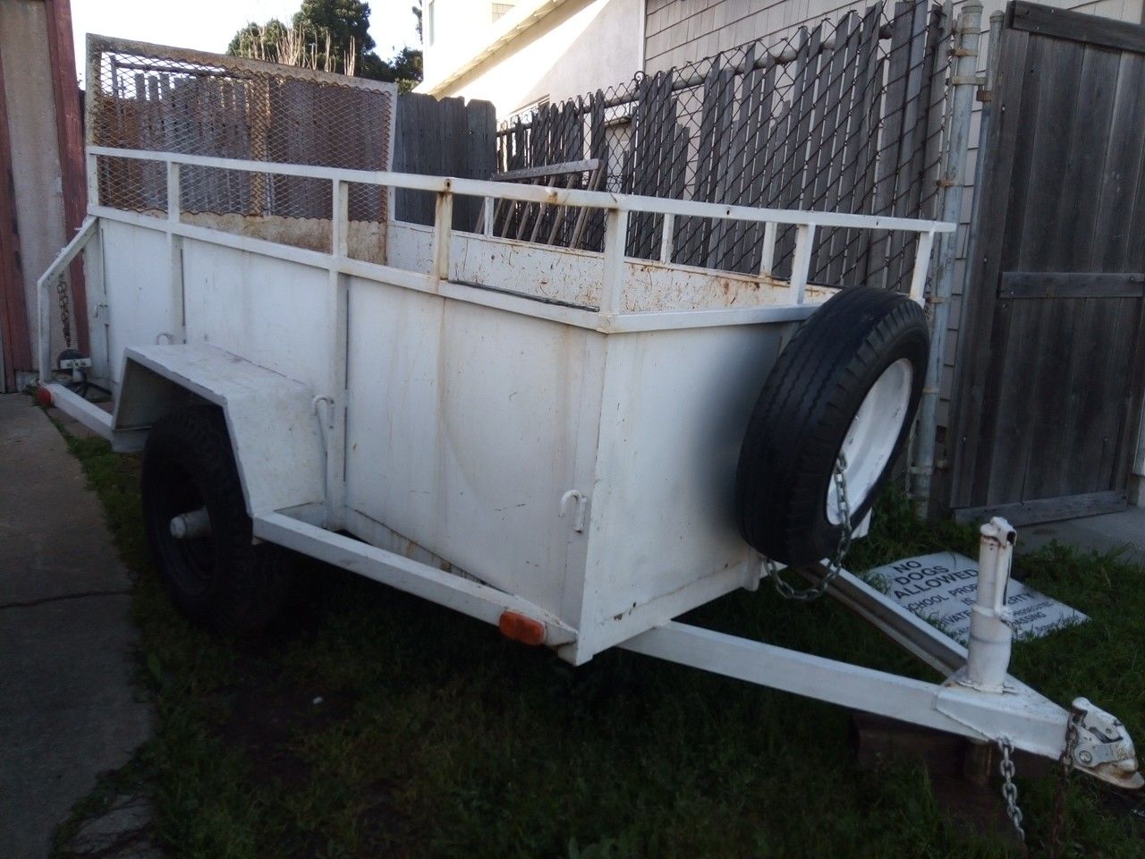 Cargo trailer4 X 8 with loading ramp and spare