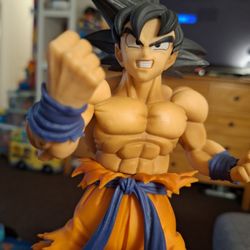 Goku Figurines (TAKING OFFERS)