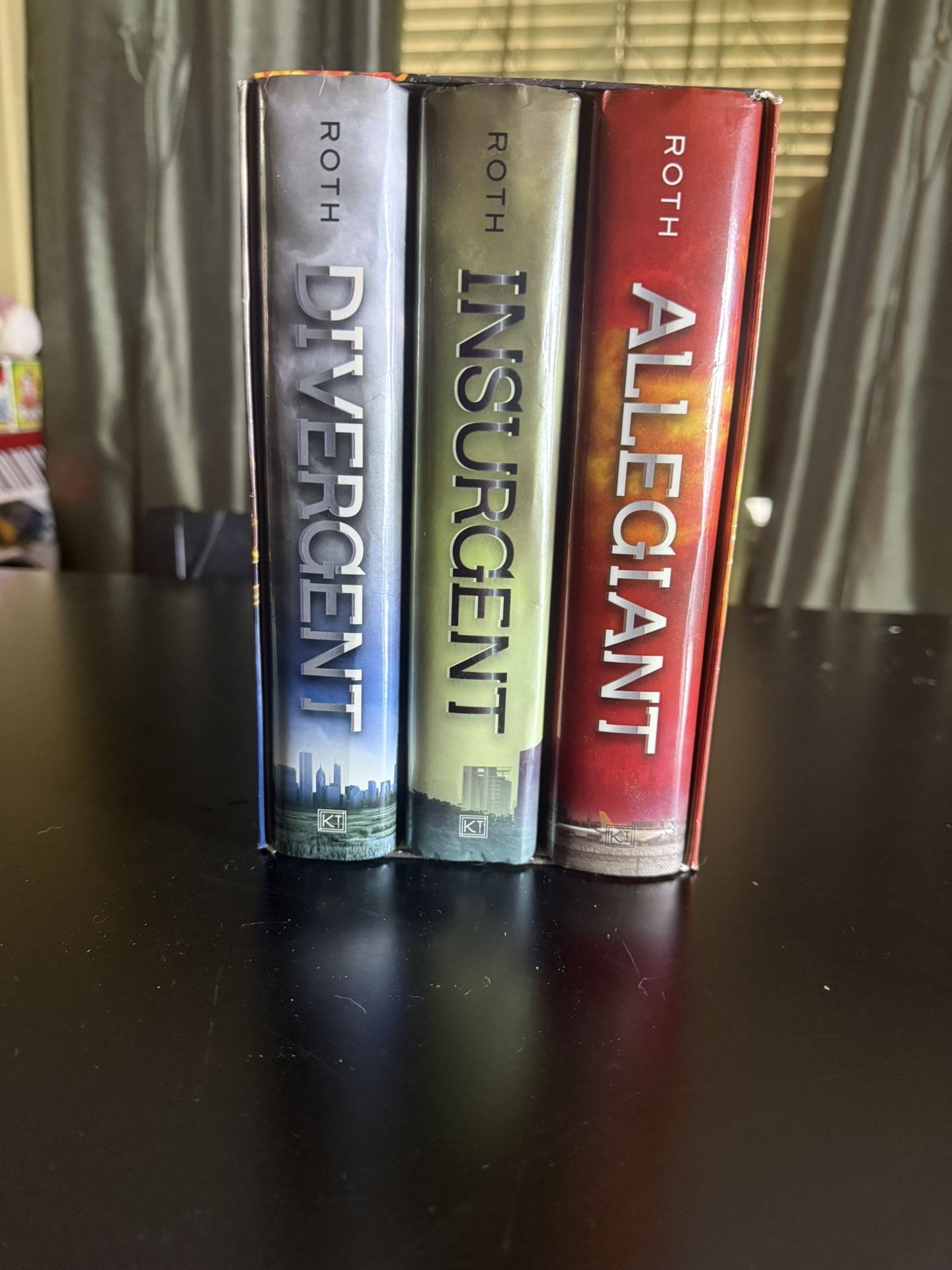 Divergent Series Hard Covers Book Set #1 New York Times Best Selling Author