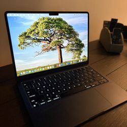 Apple M2 Mac Book Air 