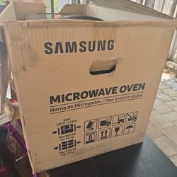  Samsung
30 in. 1.7 cu. ft. 1000 W Fingerprint Resistant Black Stainless Steel Over the Range Microwave