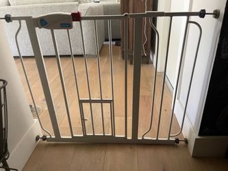 Carlson Extra Wide White Walk-Thru Gate with Small Pet Door