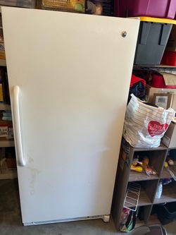 GE 20.6 Cu Ft Manual Defrost Upright Freezer