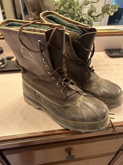 Sorrel Size 11 Boots (waterproof)