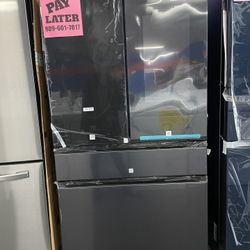 BLACK 4 DOOR FAMILY HUB SAMSUNG REFRIGERATOR
