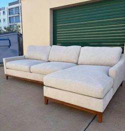 Living Spaces Sectional Couch 🛻Delivery Available🛻
