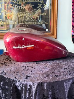 Harley-Davidson 883 Motorcycle Gas Fuel Tank OEM Red Sportster Vintage Project Part
