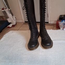 Bots Dr Air Wair Martens Size 9-new- Oildale 